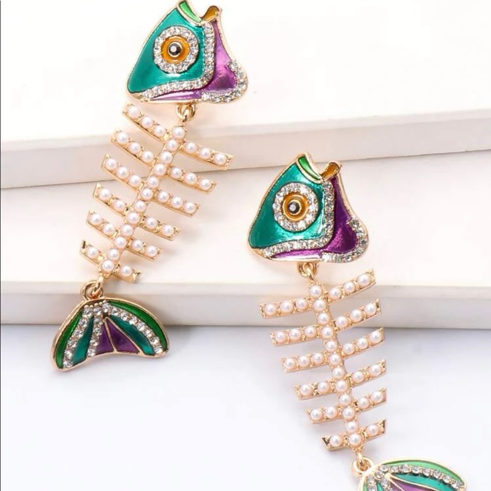 Faux Pearl & Rhinestone Fish Design Earrings